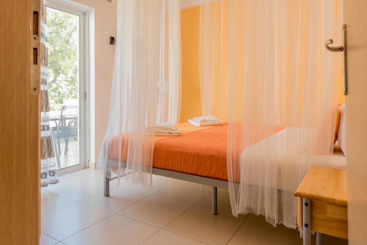 Giannmary Apartment Palaiochora Luaran gambar