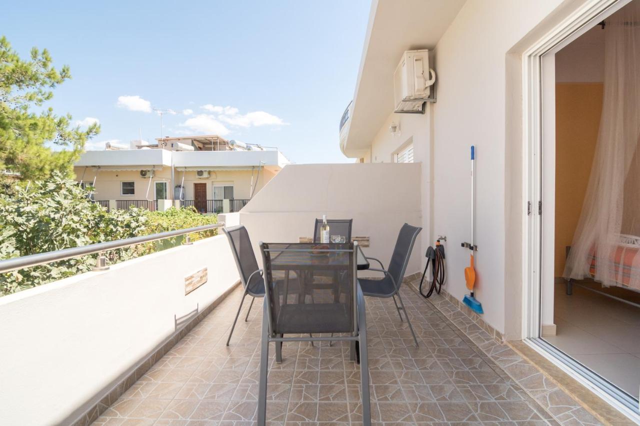 Giannmary Apartment Palaiochora Luaran gambar